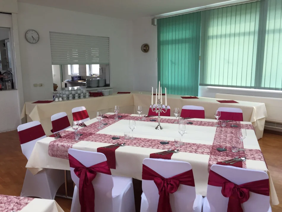 Hochzeitsdekoration Saal